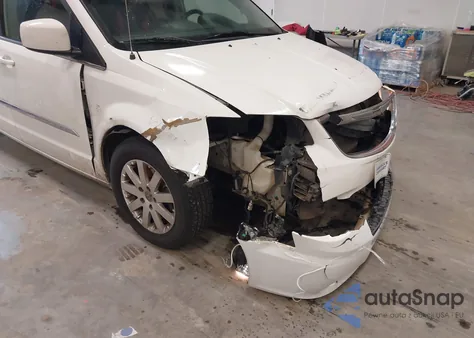 2015 Chrysler Town & Country Touring from USA, damaged, VIN 2C4RC1BG4FR577336